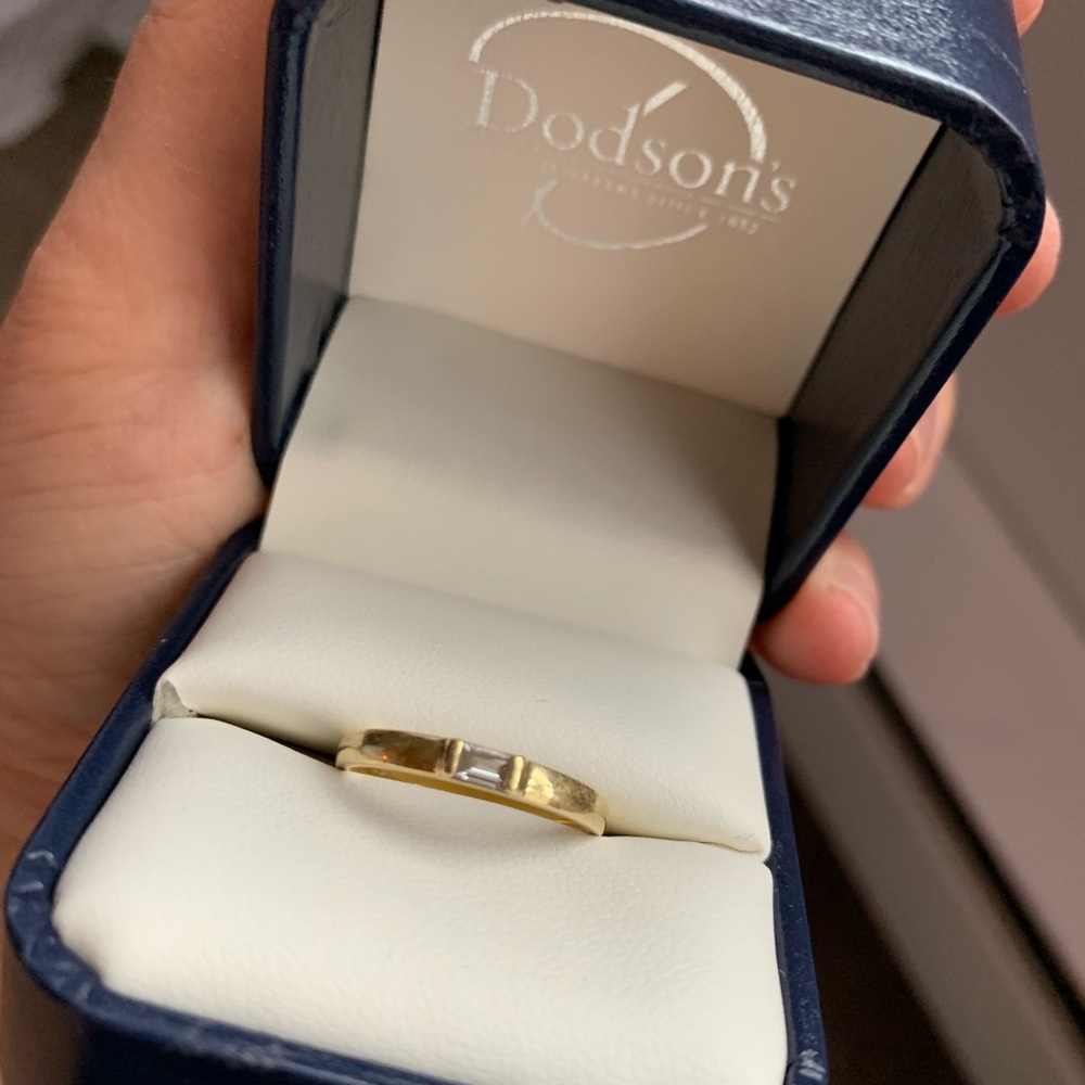 18k yellow gold ring. Small emerald cut diamond.